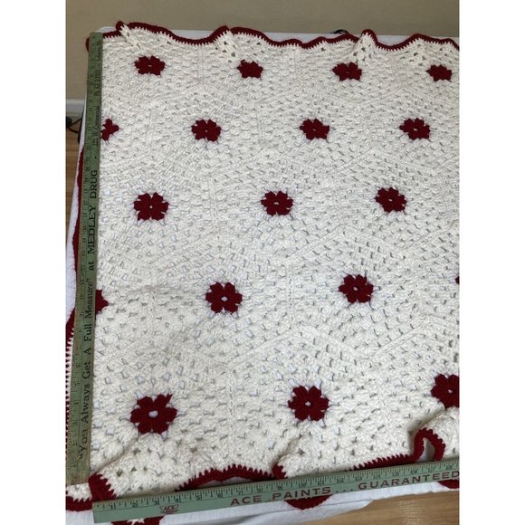 Vintage 52 x 38 Inch White and Red Floral Handmade Afghan Blanket - Picture 6 of 12